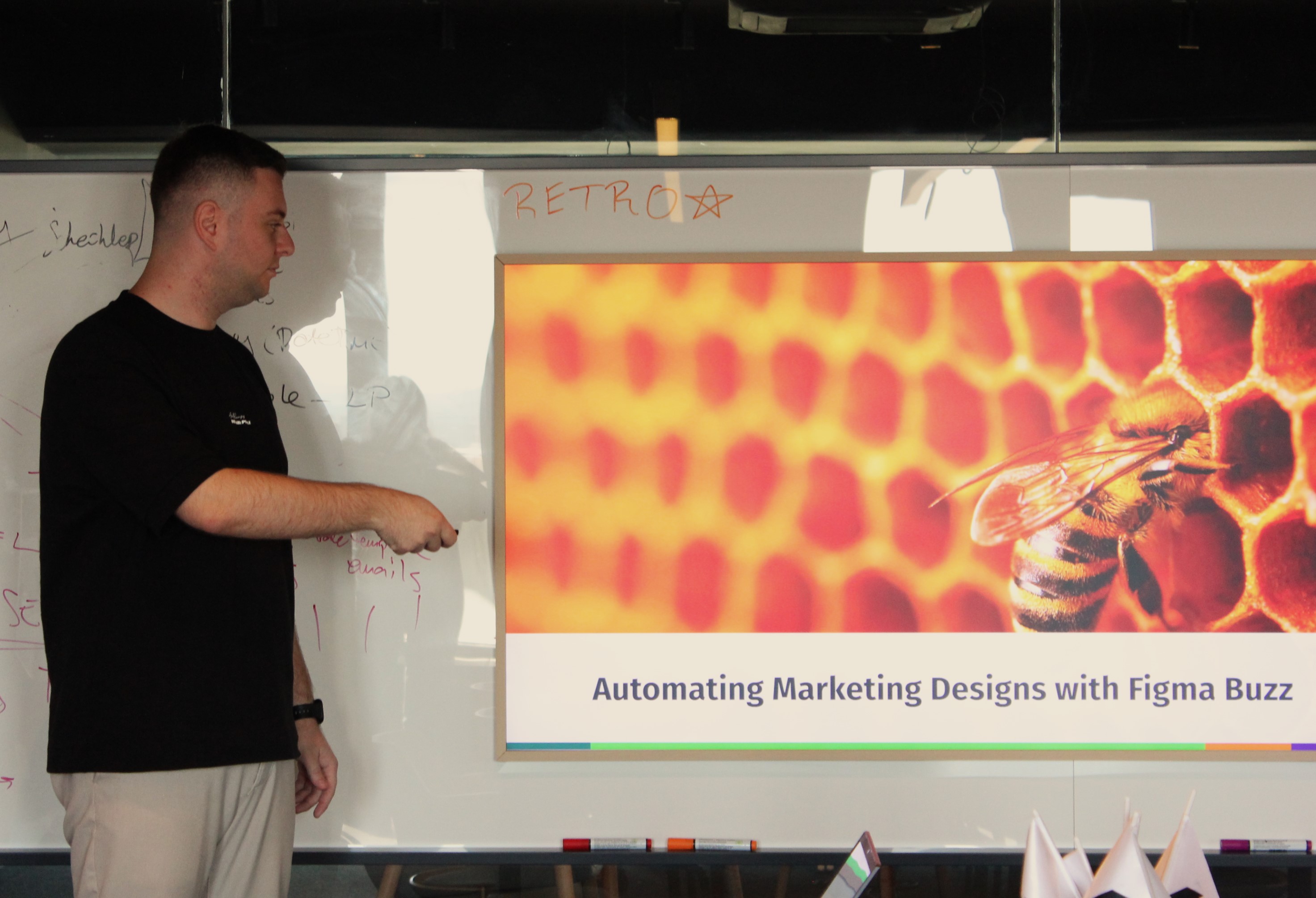 Our UI/UX designer Stefan presenting on YAKSS.