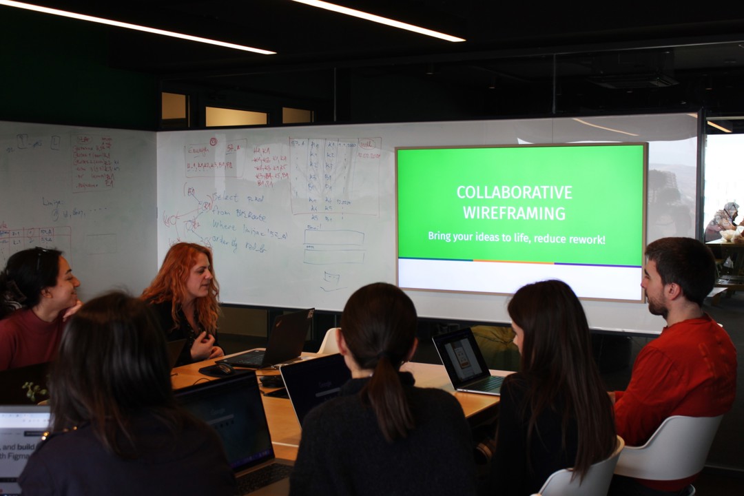 A woman presenting the process of collaborative wireframing 